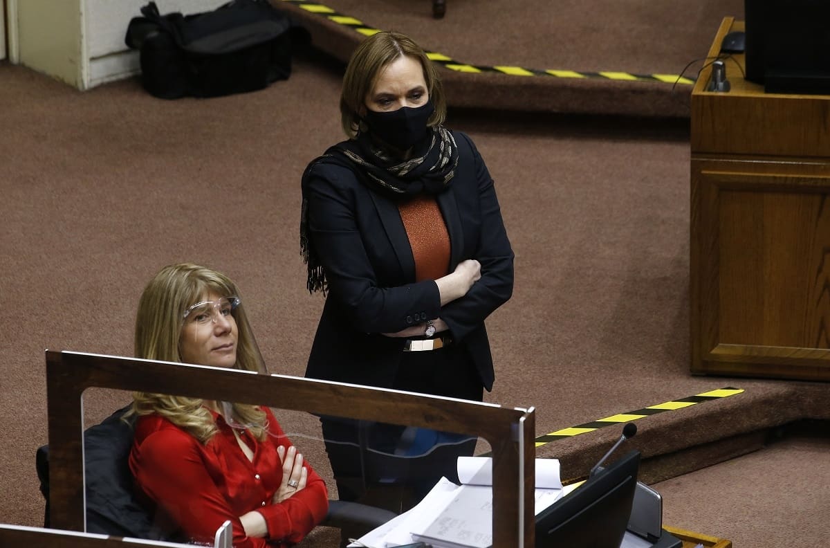 Carolina Goic denunció amenazas en redes sociales tras su rechazo al cuarto retiro AFP