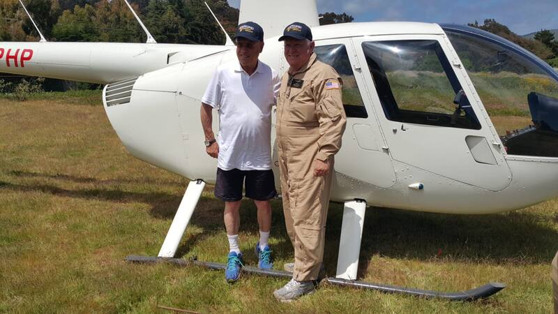 Expresidente frente a su R-44