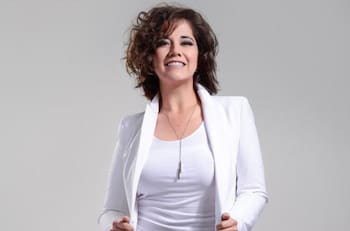 Con trajes y recuerdos de México: Así es la casa de Carolina Soto