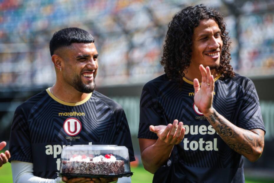 El volante chileno discutió en la cancha con su amigo Williams Riveros, con quien aparece en la foto durante la celebración de cumpleaños de Ureña del 1 de marzo. (Foto: @Universitario)
