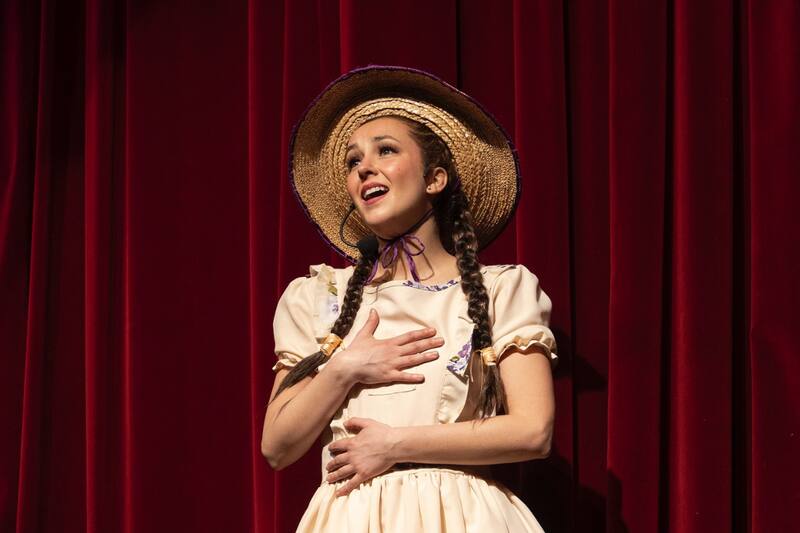 La obra de teatro cuenta con un elenco compuesto por 25 actores y bailarines en escena. Créditos: Fiorella Romay - Instagram.