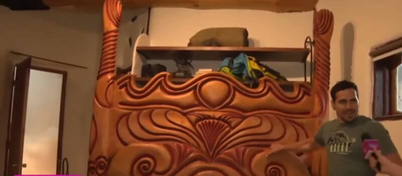 Pangal Andrade mostró el respaldo de su cama.