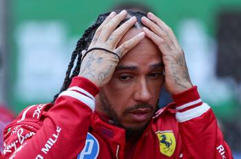 “Murió en mis brazos”: Lewis Hamilton y la enorme pena que lo golpea