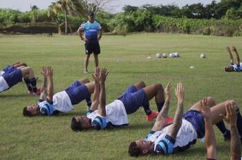 VIDEO| El Fantasma Figueroa mostró cómo entrena a la Selección de Nicaragua en las playas del Caribe