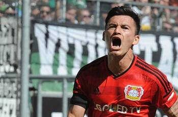 ¡Homenaje al Príncipe! Charles Aránguiz es condecorado por el Leverkusen