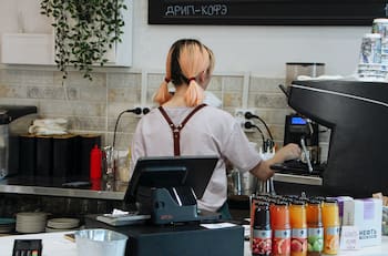 Rayén VR, trabajadora social, explica cómo postular al Bono al Trabajo de la Mujer: “El primer requisito es pertenecer al 40% de la población más vulnerable”