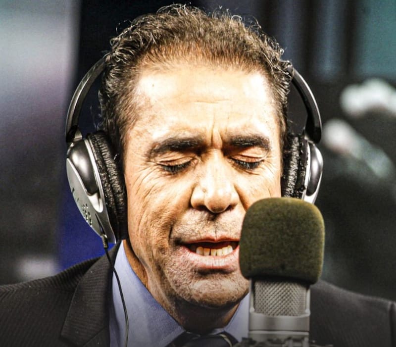 El exfutbolista de la UC fue un hito comunicacional, y no solo en periodismo deportivo. Un estilo que se alejó de los paradigmas de sus antecesores.