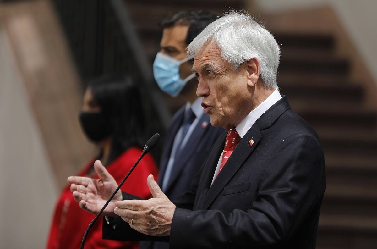 Sebastián Piñera sin mascarilla en la playa: seremi de Salud explicó a quién se le hace sumario