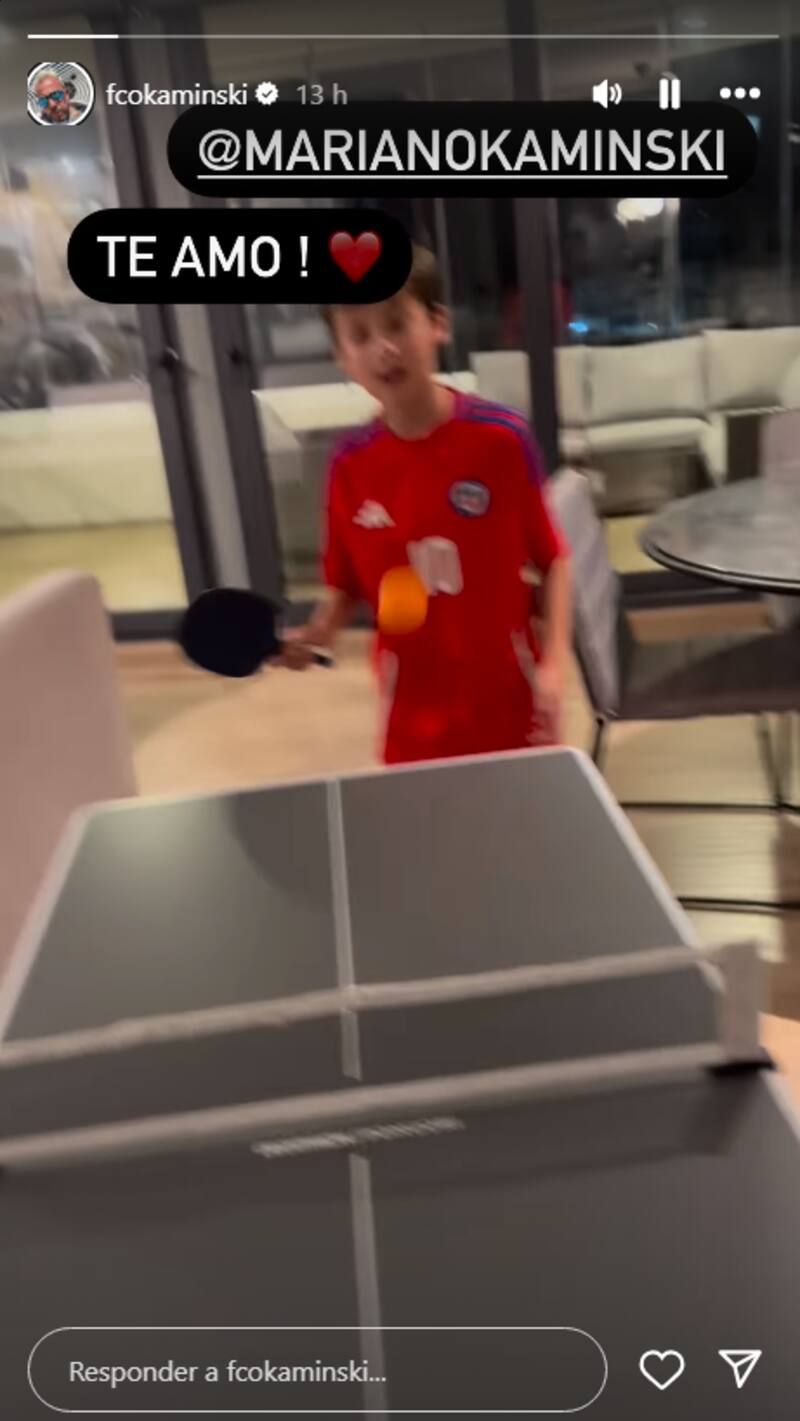 Francisco Kaminski jugó Ping Pong con Mariano, su hijo con Carla Jara.