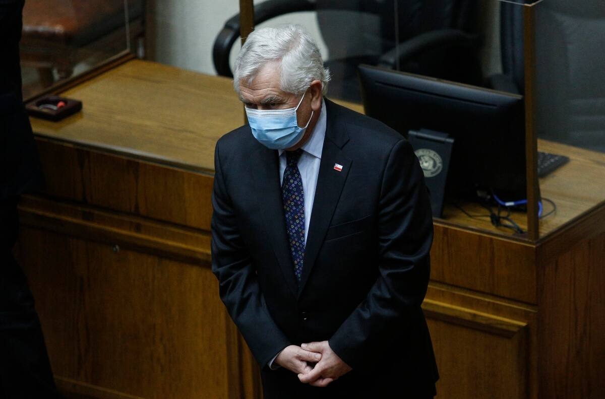 Variante Delta: Presentan querella contra ministro Paris y Paula Daza por mal manejo sobre el primer caso en Chile