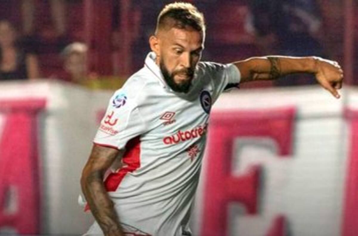 Los cuatro defensas que suenan para reemplazar a Matías Zaldivia en Colo Colo