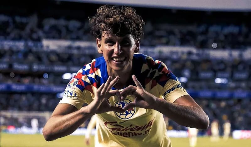 Igor Lichnovsky celebrando en América.