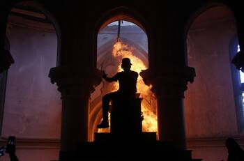 Detienen a tres sujetos tras incendio que afectó a la exiglesia de Carabineros