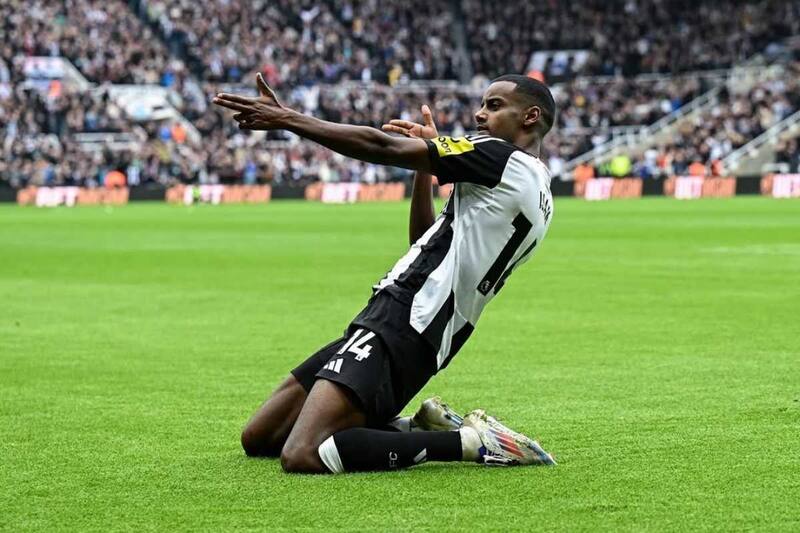 fue de las figuras de la temporada en Inglaterra, con 27 goles y 6 asistencias.