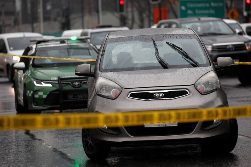 El sujeto habría fallecido tras sufrir un paro cardiaco dentro del auto.