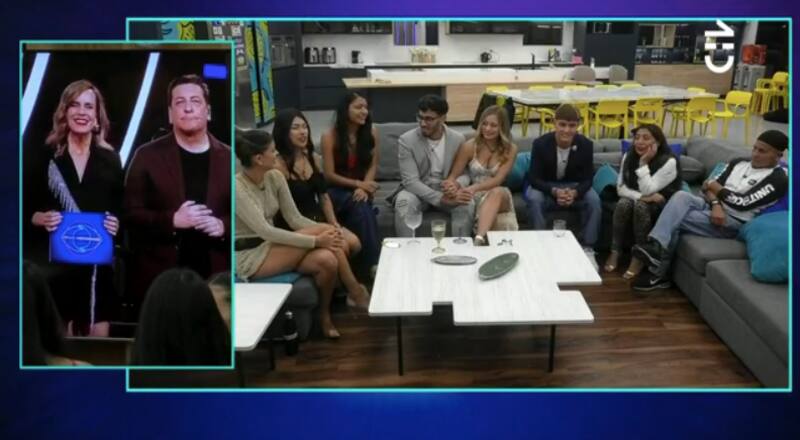 Los participantes tras enterarse de la noticia. Foto: CHV.