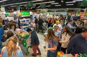 Cadena Walmart reduce límite de compras en algunos productos