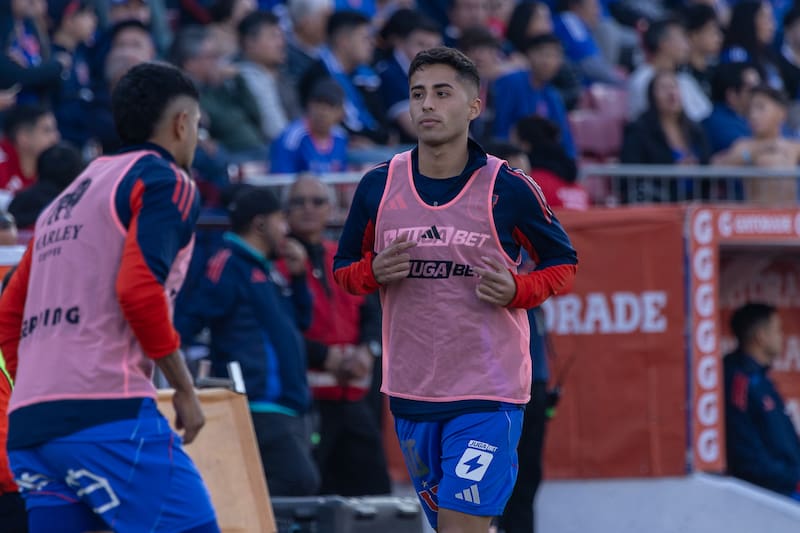 Lucas Assadi en el duelo de U. de Chile frente a O'Higgins por la Liga de Primera 2025. Foto: Felipe Escobedo