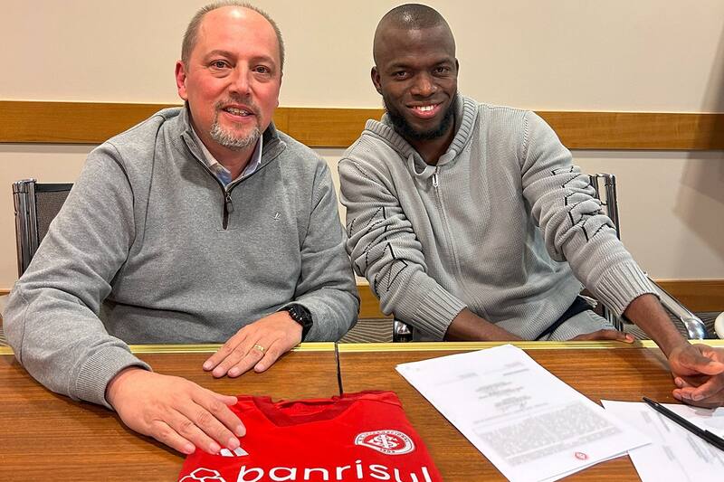 El delantero ecuatoriano firmó por tres temporada con Internacional.
Créditos: @SCInternacional