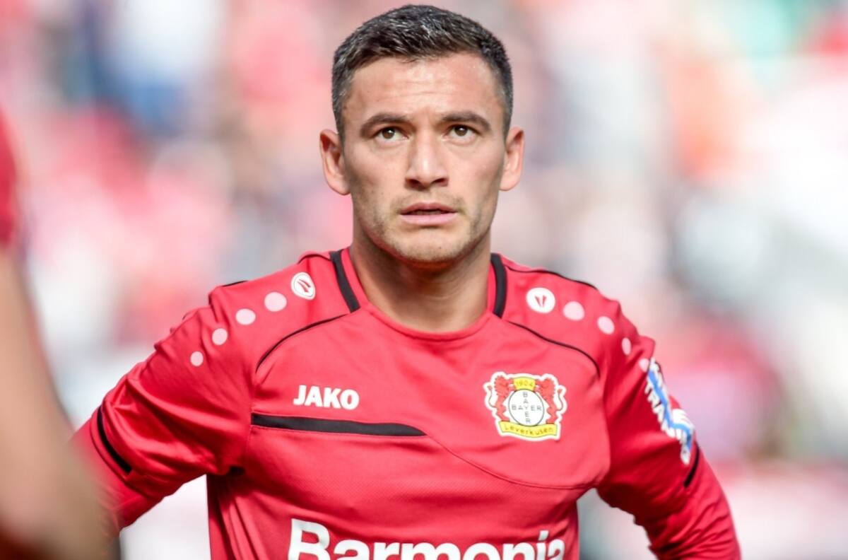 Técnico del Bayer Leverkusen confirmó la razón por la que no citó a Charles Aránguiz