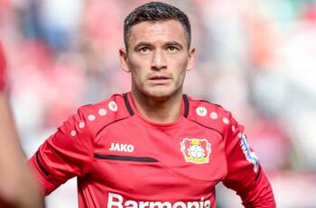 Técnico del Bayer Leverkusen confirmó la razón por la que no citó a Charles Aránguiz