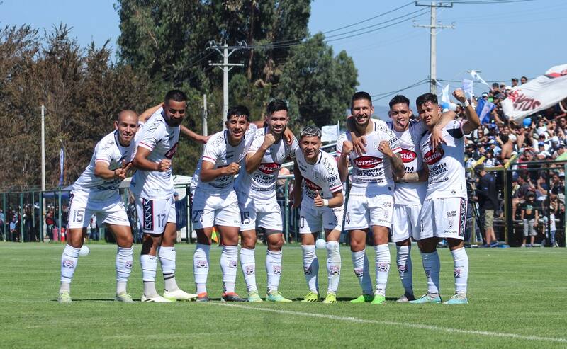 sigue como líder de Segunda División. Foto: Deportes Melipilla