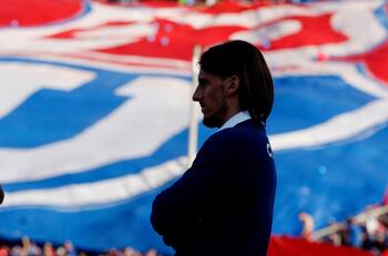 Dos entrenadores de complejo paso por la U son candidatos a dirigir Racing