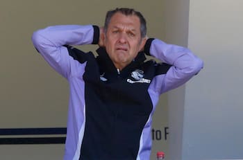 Columna de Hugo Marcone: Que a Aníbal Mosa lo echen de Colo Colo por su gestión en el Centenario, no por un balance contable