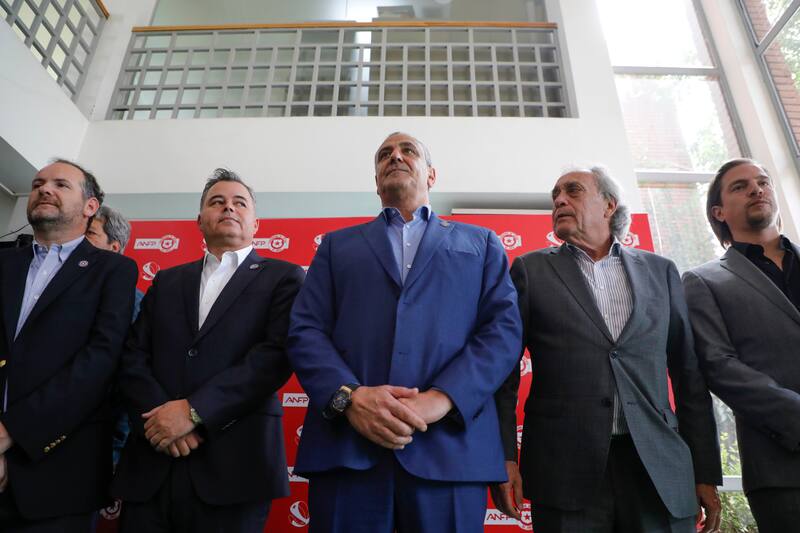 Pablo Milad, con Jorge Yunge, a su derecha, y Jorge Aguilar, a su izquierda. Juntos, pero no revueltos.