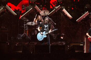 Con Dave Grohl sin contener sus lágrmas: Foo Fighters volvió a Los Angeles tras el fallecimiento de Taylor Hawkins