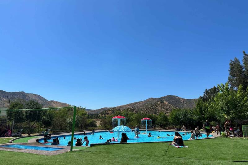 Este destino se ubica a menos de una hora de Santiago y está rodeado de naturaleza, por lo que permite escapar de la rutina y el estrés. Foto: EntreKids.