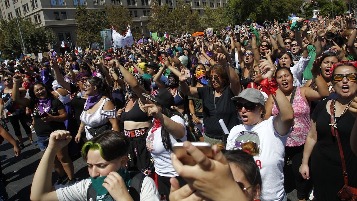 Revelan que supermercados Jumbo rechazó vender libro sobre LasTesis
