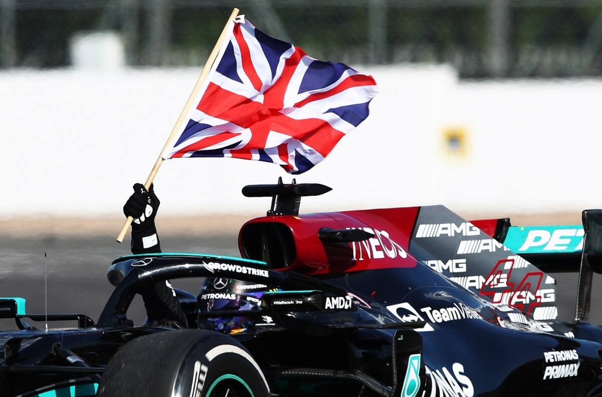 Lewis Hamilton ganó con polémica en Silverstone tras choque con Max Verstappen