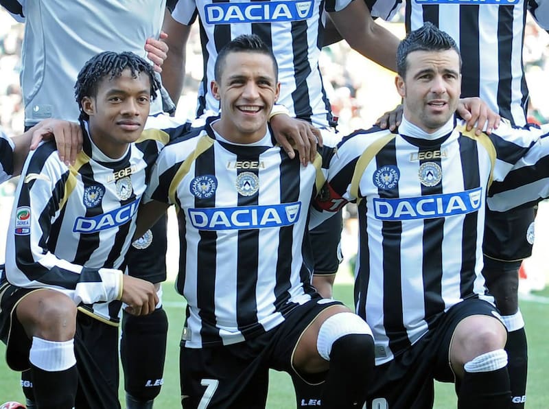 realizaba un particular entrenamiento contra Juan Guillermo Cuadrado, donde el chileno siempre se imponía.