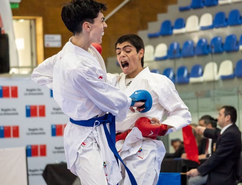 "No es que en Chile tengamos peores deportistas que ellos, es que la masividad que ha logrado Colombia con sus Juegos Nacionales no es comparable", precisa Ilic.