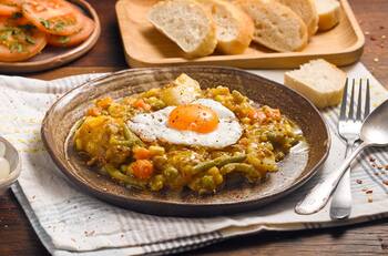 Charquicán a la cabeza: las palabras utilizadas en Chile que la RAE acordó incorporar al diccionario