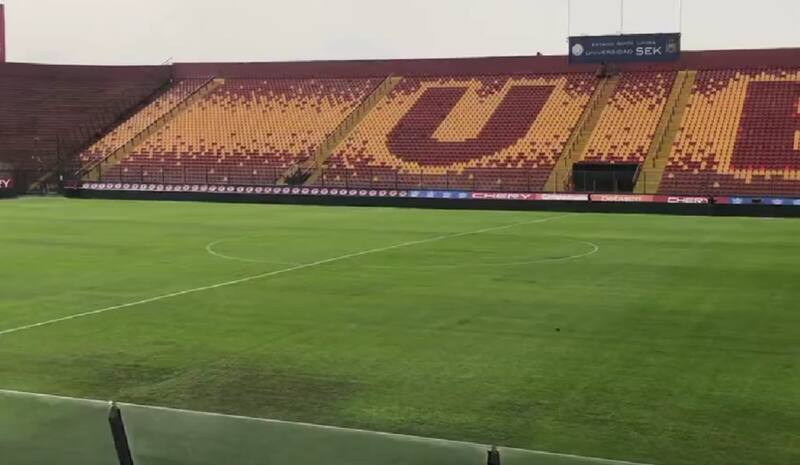 La cancha del estadio Santa Laura en perfecto estado para el clásico.