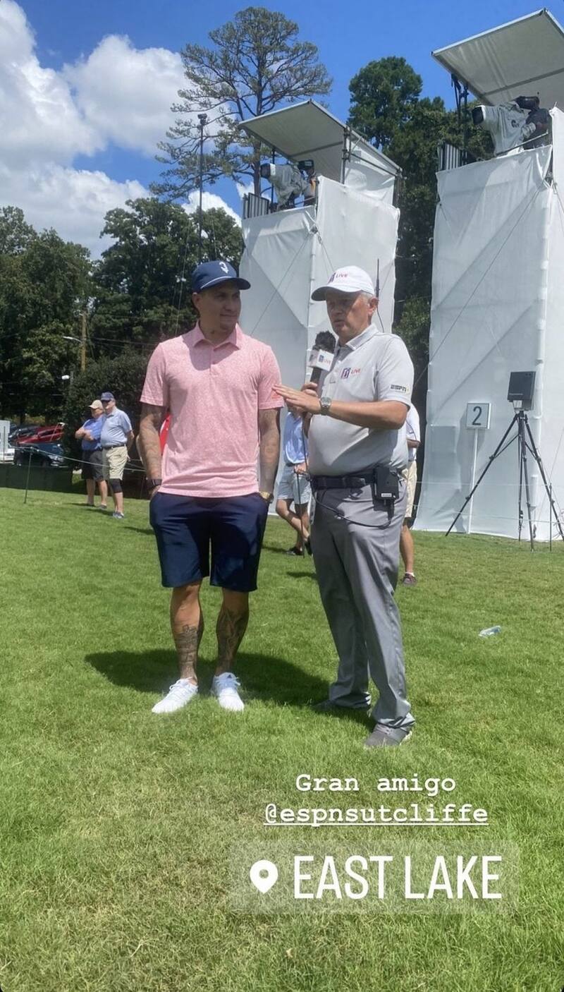 Nicolás Castillo acompañando a Joaquín Niemann en el Tour Championship 2022.