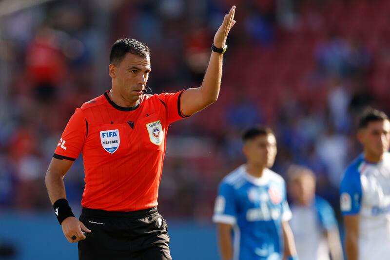 Árbitro de Primera Division.