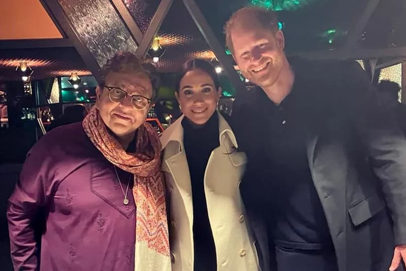 Chef Vij junto al príncipe Harry y Meghan Markle en su visita a su restaurante