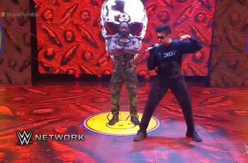 (VIDEO) Bad Bunny se lució cantando "Booker T” en el “Royal Rumble” de la WWE