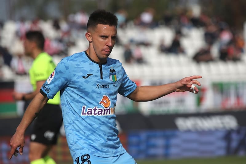 con la camiseta de O'Higgins este 2024. Foto: Agencia Aton.