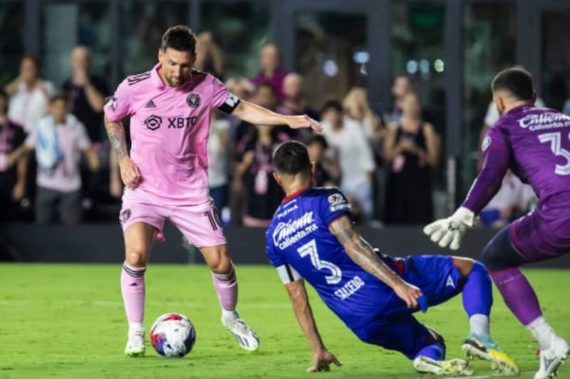 se enfureció tras el tiro libre que le cobraron a Lionel Messi