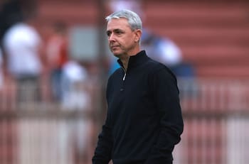 ¿Qué habría dicho en la UC? Tiago Nunes ninguneó la cancha sintética del Palmeiras: “Parece patio de colegio”