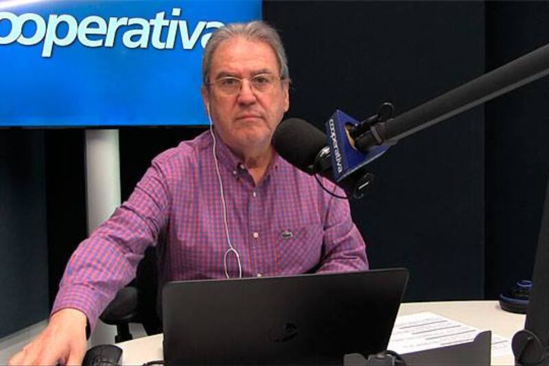 Es un destacado periodista y locutor nacional.