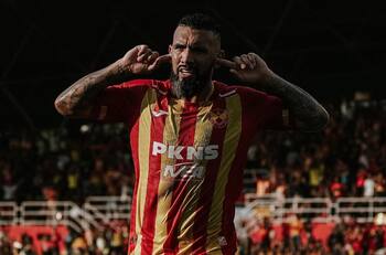 VIDEO | Ronnie Fernández sigue encendido y anota un doblete en Malasia