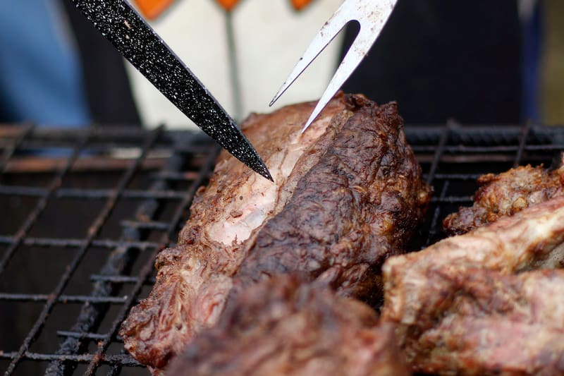 Estudio de la Universidad Diego Portales determinó cuánto cuesta hacer un asado para seis personas en Fiestas Patrias.
