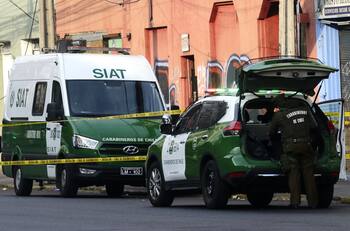 Fatal atropello deja a un hombre muerto: Fue impactado por micro en el centro de Santiago