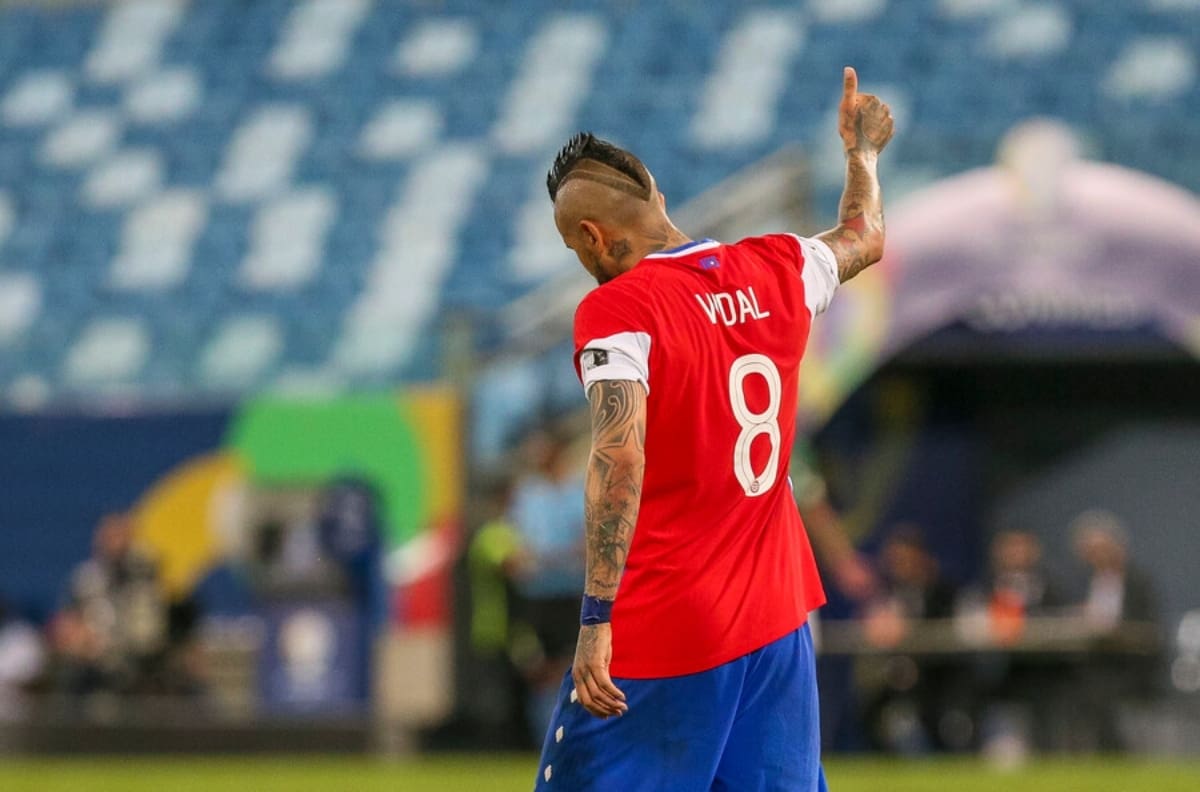 Arturo Vidal reconoció error en caso del peluquero pero igual disparó contra quienes lo critican