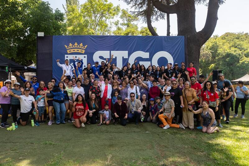 La apertura de la piscina fue celebrada por los asistentes.
Foto: munistgo.cl